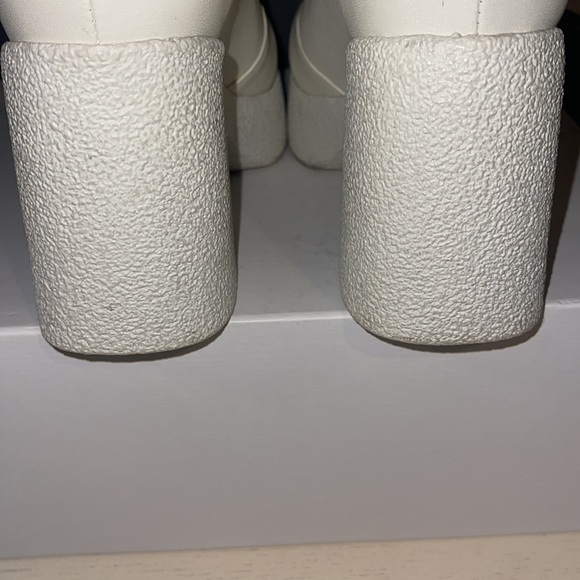 Shoes - Picture 5 of 6